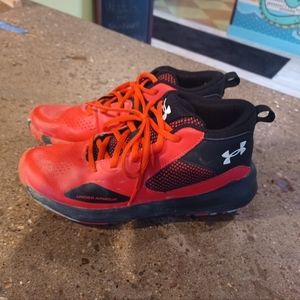 5.5y Under Armour kids shoes